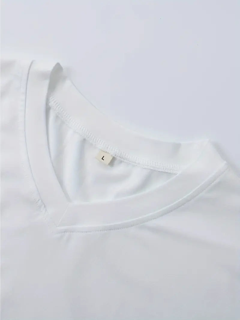 V-neck T-shirt for men | Fitted slim fit short-sleeve shirt made of soft fabric | Classic basic for everyday wear