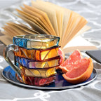 Bunter 3D-Bücher-Becher aus Kunstharz