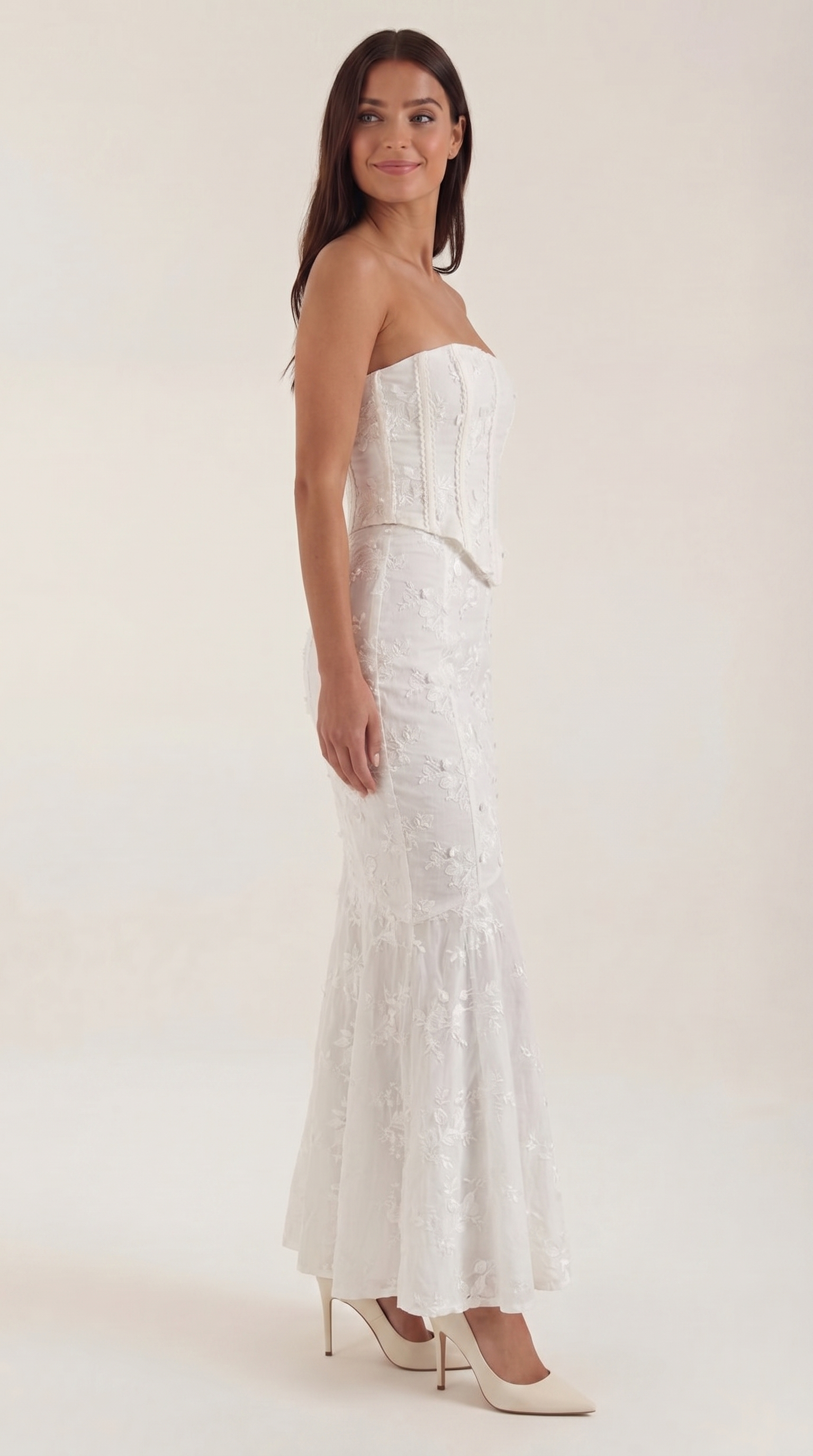 Corset maxi dress made of lace