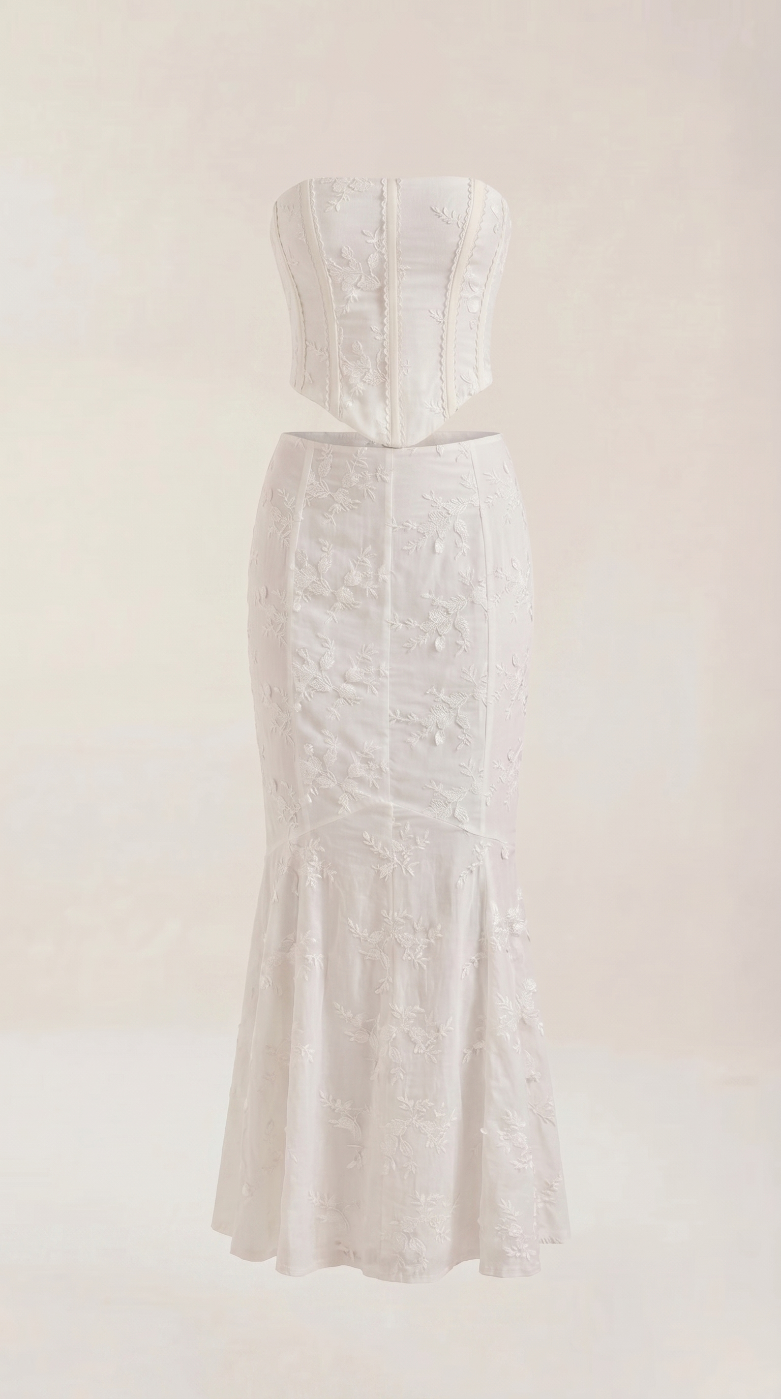 Corset maxi dress made of lace