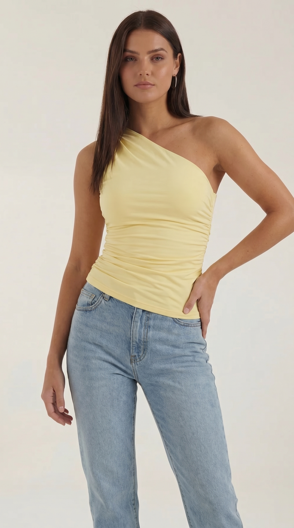 Ärmelloses One-Shoulder-Top mit seitlicher Raffung