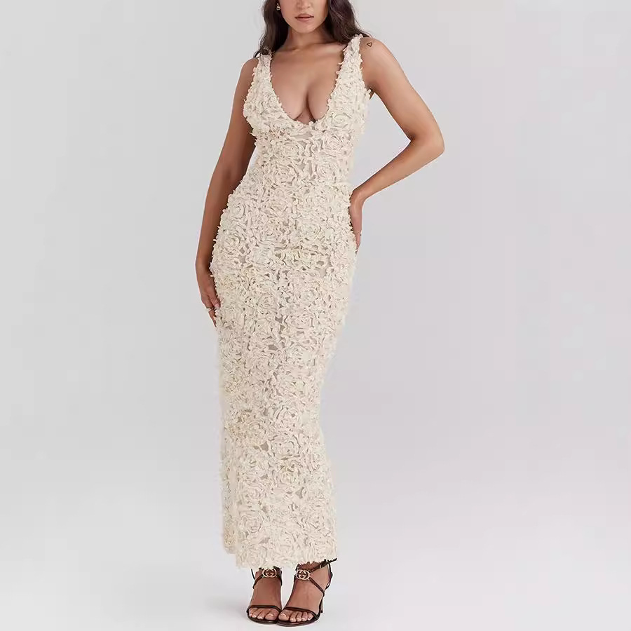 Ätherisches Midi-Spitzenkleid in Etuiform mit breiten Trägern