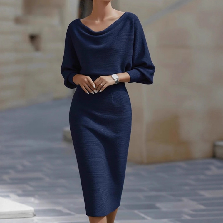 Weißes Midi-Kleid mit drapierten Fledermausärmeln