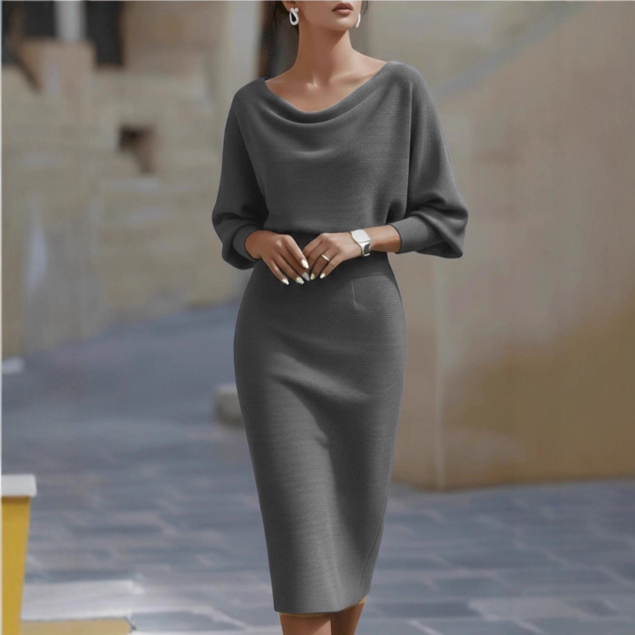 Weißes Midi-Kleid mit drapierten Fledermausärmeln