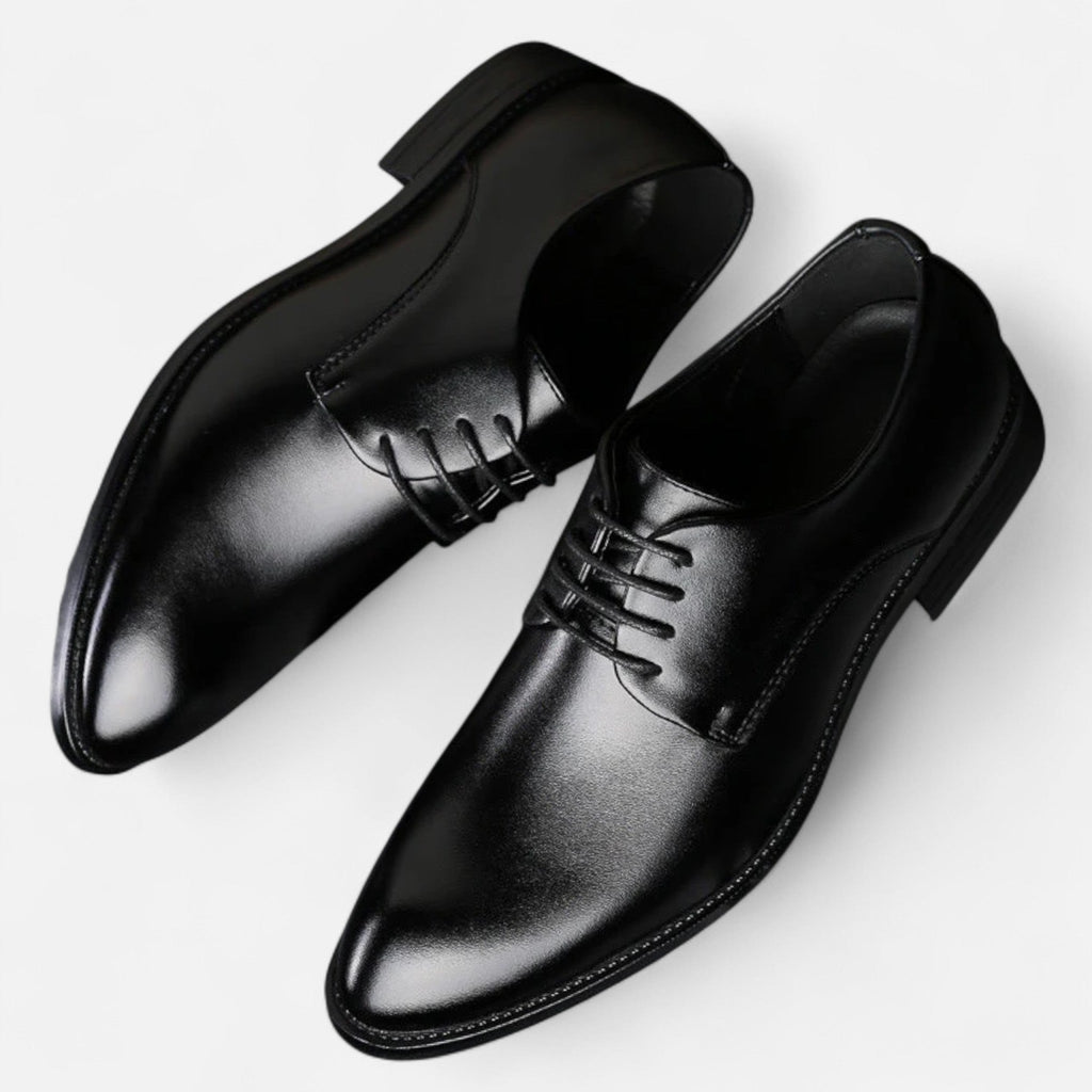 Elegante Herren-Sommerschuhe mit klassischen Schnürsenkeln