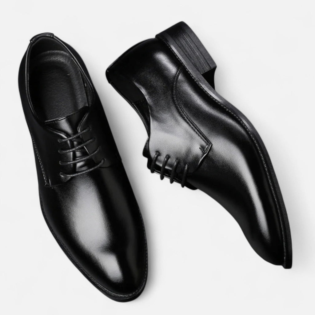 Elegante Herren-Sommerschuhe mit klassischen Schnürsenkeln