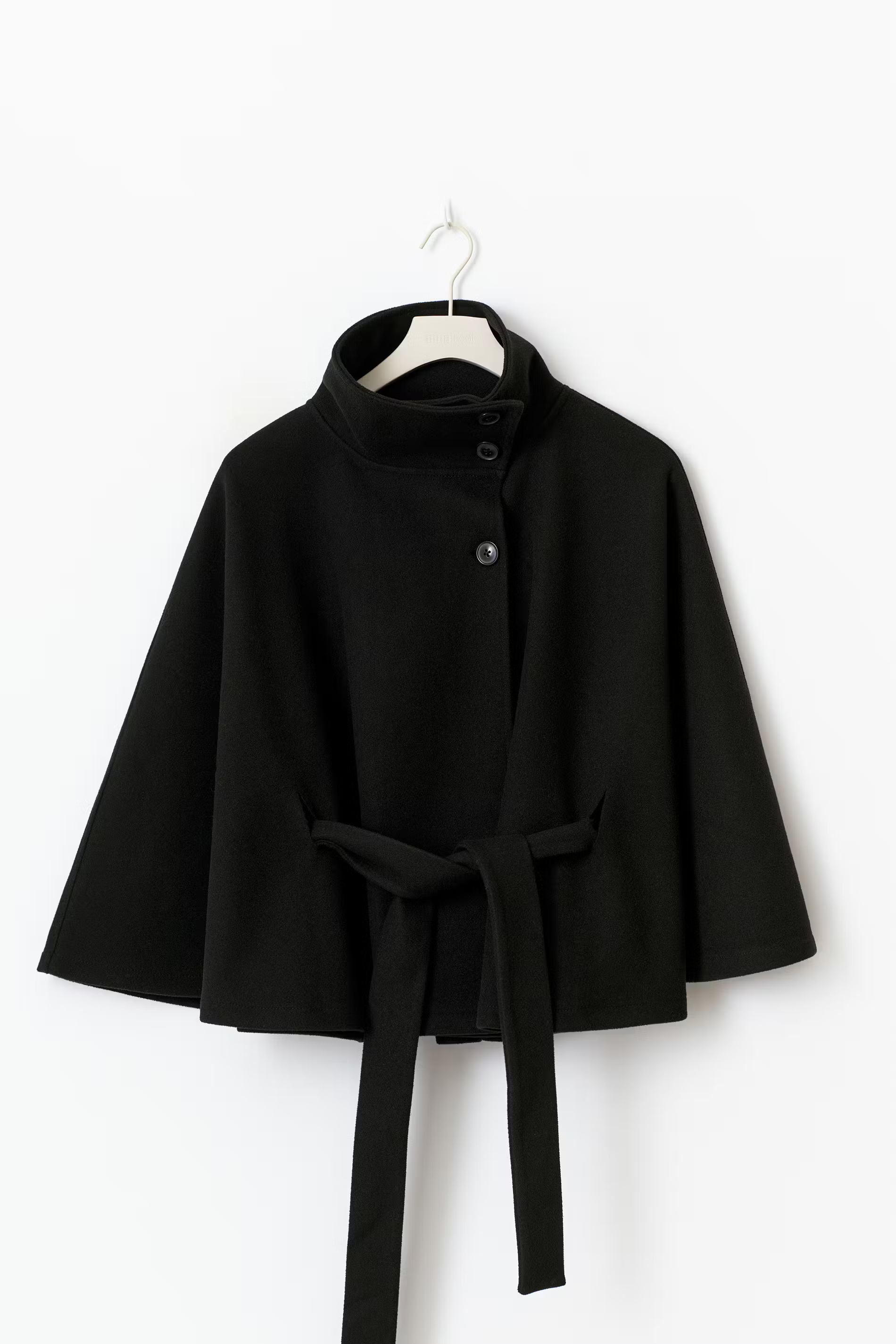 Loreza Cape Damenmantel in Schwarz mit Gürtel
