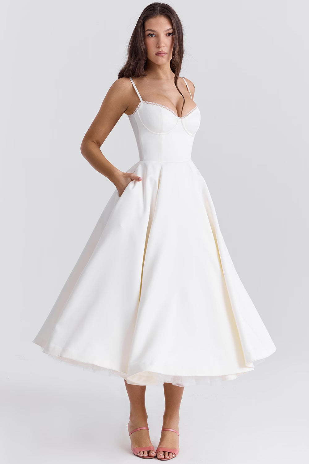 Elegantes Satin-Abendkleid mit Tüll