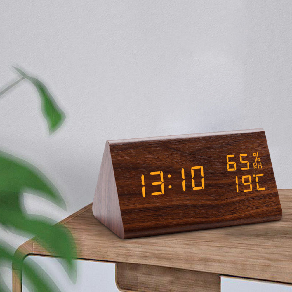 Moderner digitaler LED-Wecker aus Holz mit Temperaturanzeige