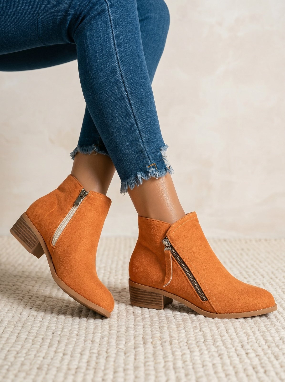 Suède Enkellaarzen Dames – Casual met Lage Blokhak en Zijrits - Miss Madera