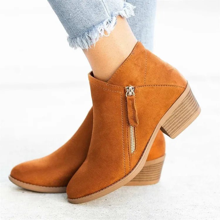 Suède Enkellaarzen Dames – Casual met Lage Blokhak en Zijrits - Miss Madera